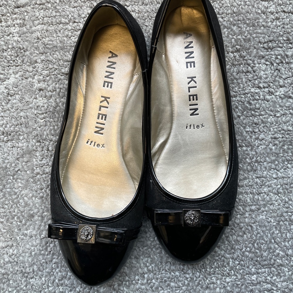 8.5 Anne Klein Black Flats